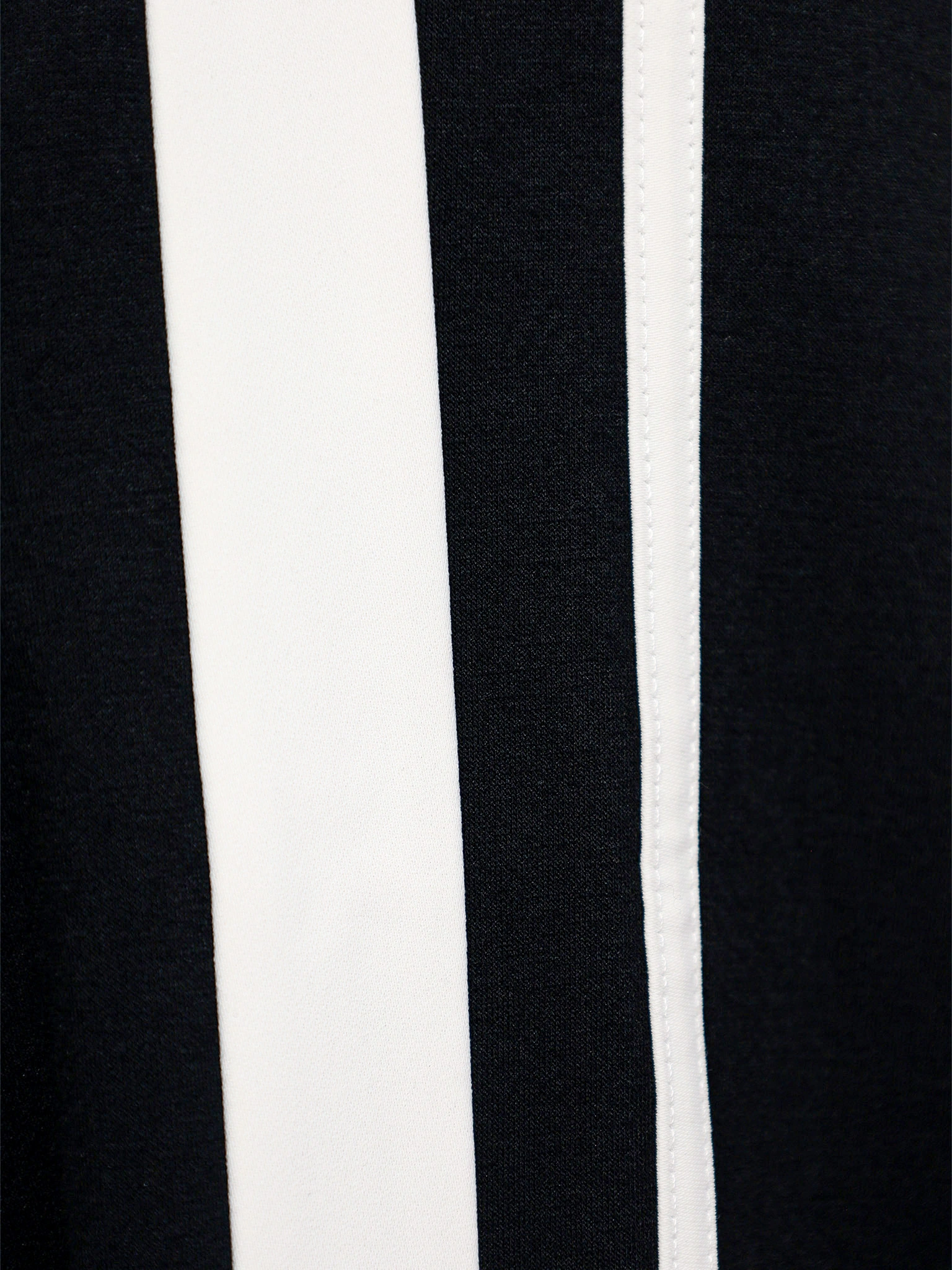 Брюки трикотажные черного цвета с эластичным поясом